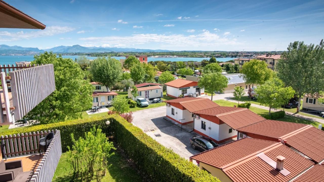 Lakeview Apartment *