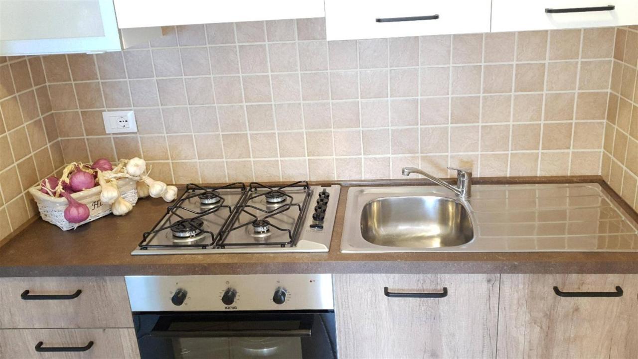 Lakeview Apartment *